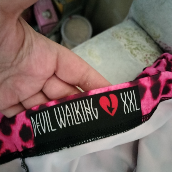 Pink Leopard Leggings 🔥 - Picture 2 of 3